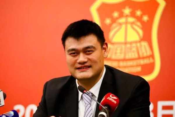 中國籃協(xié)現(xiàn)任主席是誰？